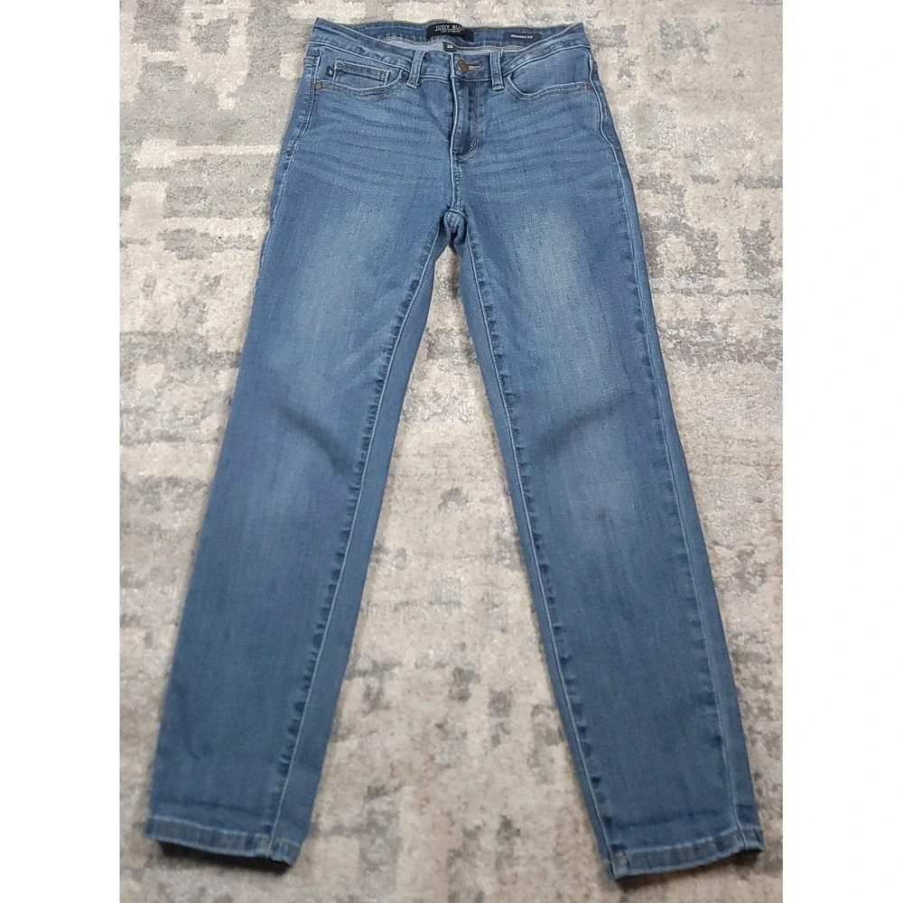 Judy Blue Relaxed Fit Stretch Logo Jeans Women's Blue Denim Sz 28x26 - Picture 1 of 9